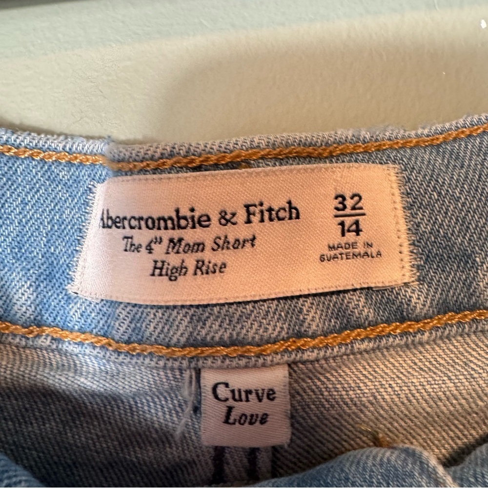Abercrombie & Fitch NWT Women’s 4” Mom Shorts High Rise Curve Love Size 32/14‎ - Picture 3 of 7